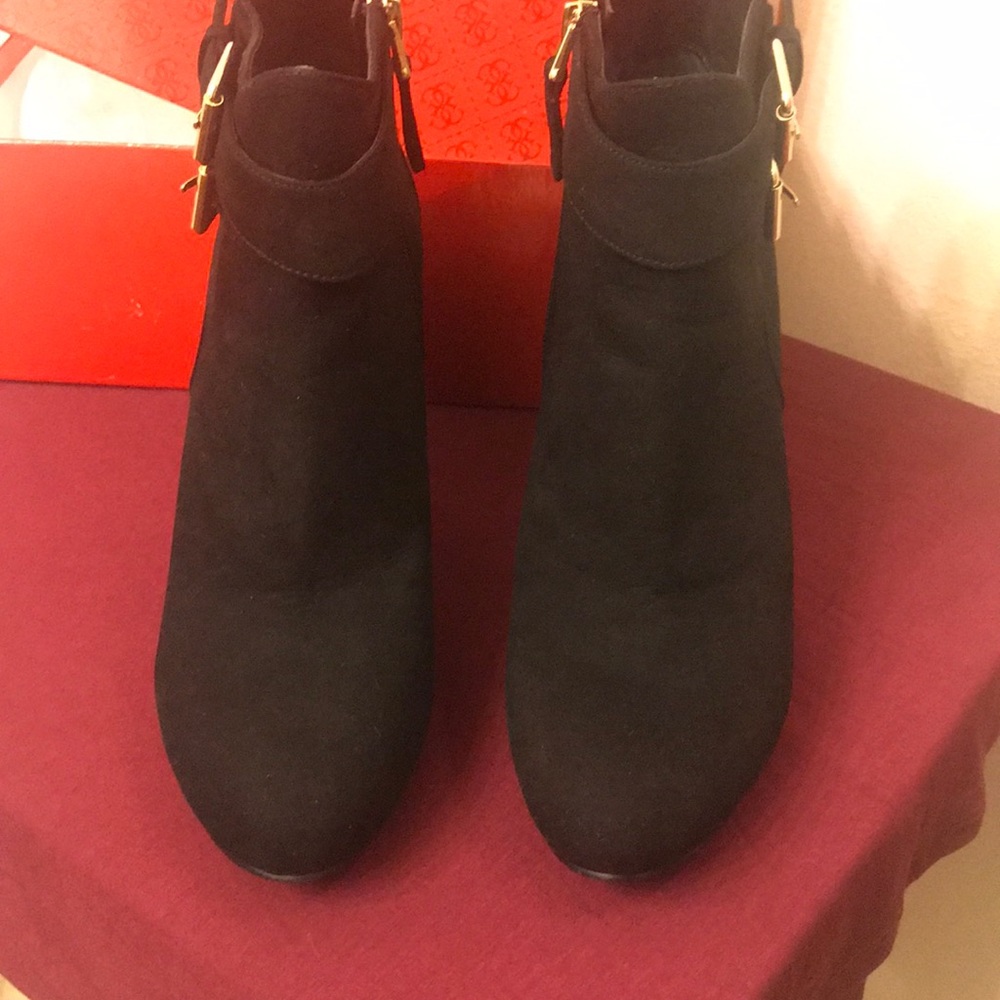 GUESS Size 8M - Picture 4 of 6